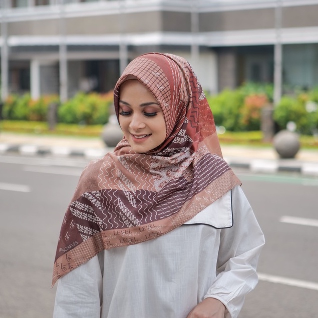 Hijab Segi Empat Printing | Pratical | Levelup | Levelscarves