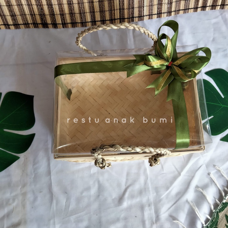 

Promo kemasan hantaran Besek Hadiah 20x30/hantaran/nikahan/seserahan/hampers/bingkisan/wedding/hadiah/giftbox/keranjang/wadah makanan/gift/sembako/roti/cake/nasi/catering/nasi box/food/lamaran/tradisi/craft