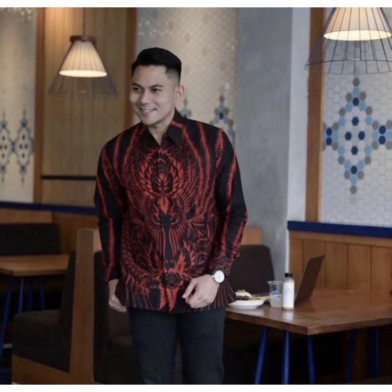 SAMANHUDI MERAH BATIKSOLOAMANAH KEMEJA BAJU BATIK PRIA SOLO LENGAN PANJANG PENDEK LAPIS FURING ATASAN BATIK PREMIUM MODERN KATUN HALUS DEWAWANGSA NAVY MARTOWIRO PARANG TRUNTUM  PERWIRA BIRU ANJANI PEKSI NAVY SELING ANJANI KAMANDANU BLUE ANJANI JAYANEGARA