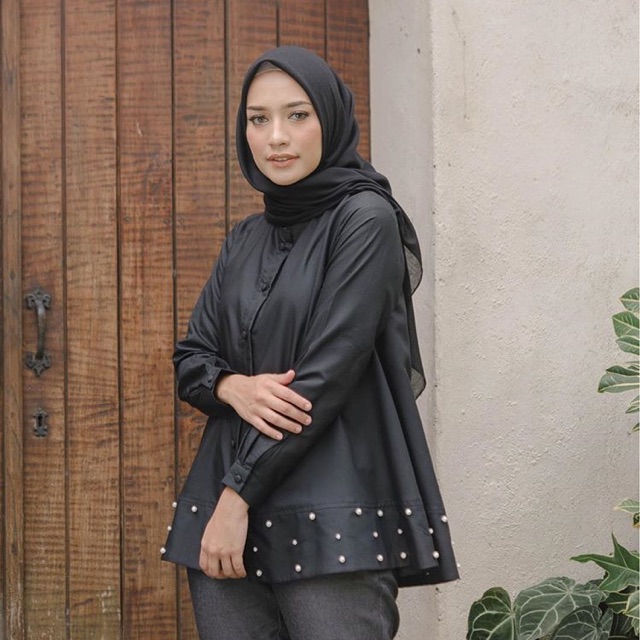 Kara Blouse Wearing Klamby