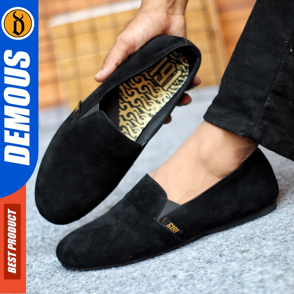 Sepatu Slip On Pria Sepatu Casual Pria Kulit Suede Kerja Kantor Kuliah Kondangan Sepatu Slop Pria Sepatu Hitam Pria DEMOUS CHORD