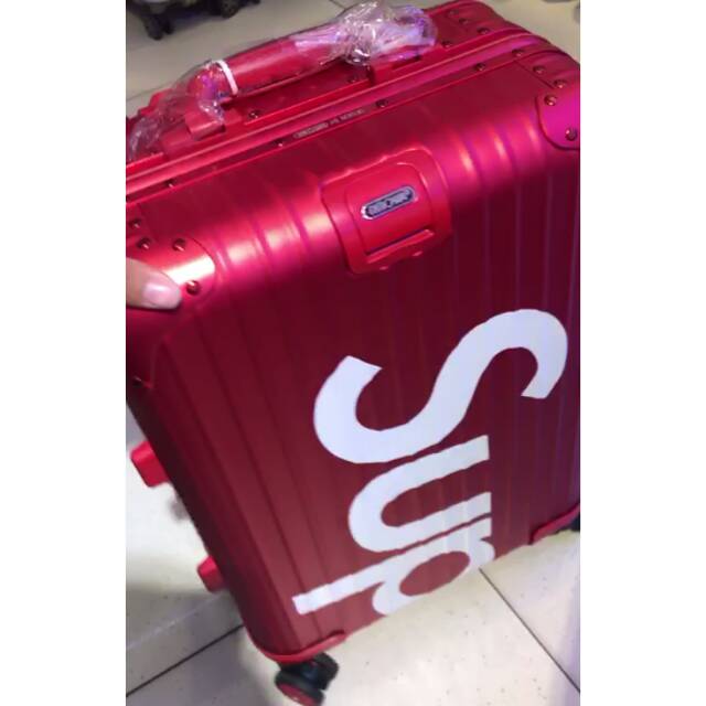 koper supreme rimowa