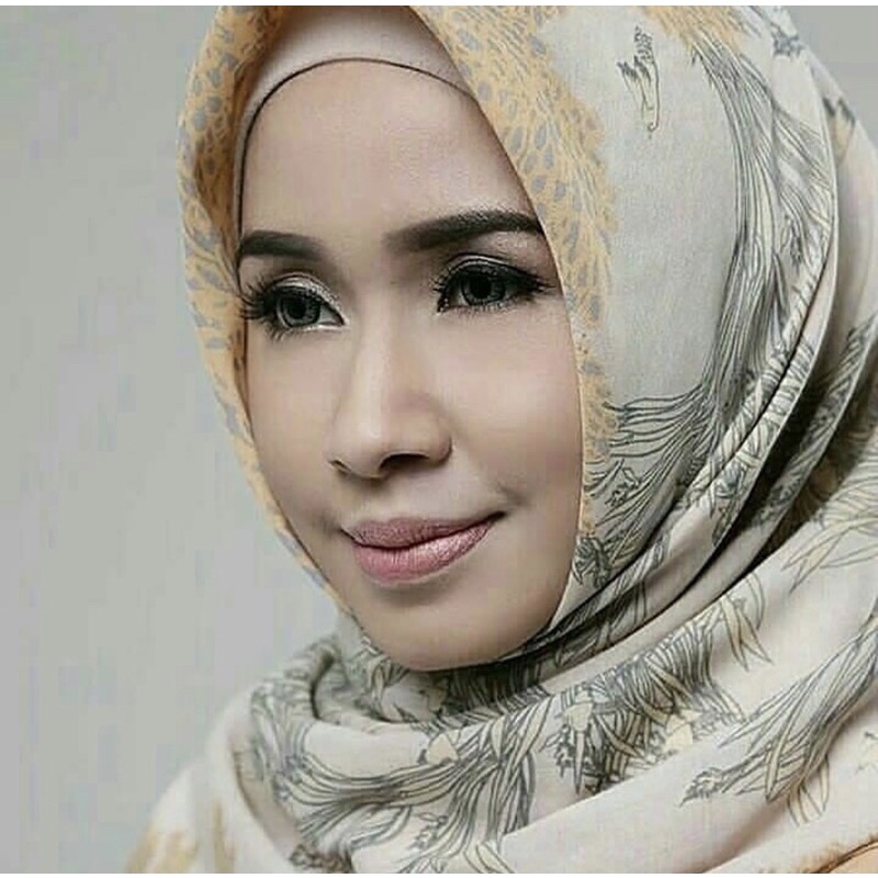 Preloved Ria Miranda Scarf