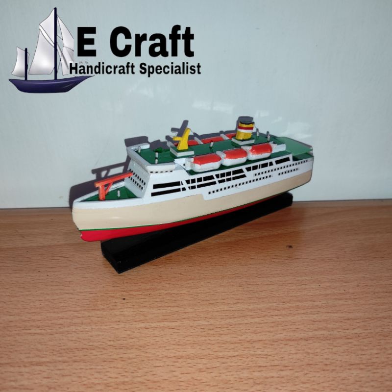 Hiasan Dashboard Mobil Miniatur Kapal Pelni
