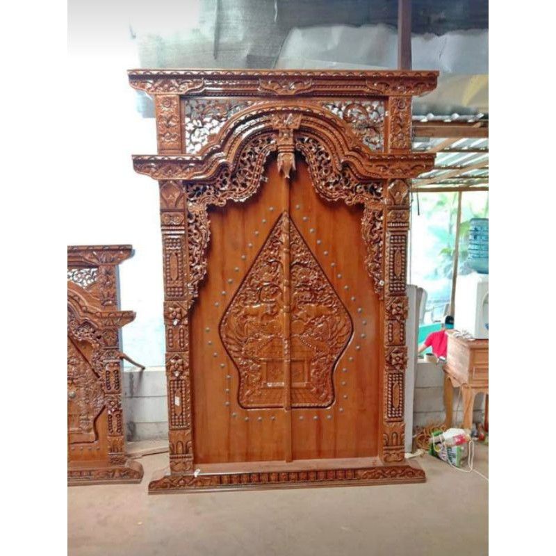 Pintu Gapuro Gebyok Wayang Kelirr sudah Finishing