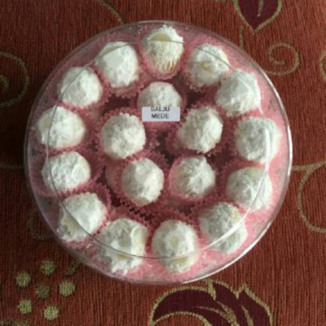 

Kue Salju mede