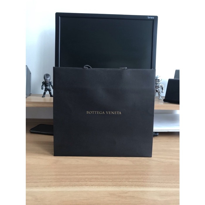 

✨ BISA COD ✨ PAPERBAG BOTTEGA VENETA BLACK KANCING ORIGINAL AUTHENTIC (26x23x10)