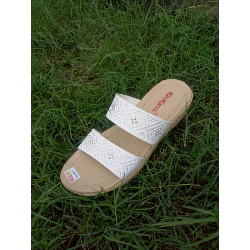 Kickers sendal selop wanita sl putih ban 2