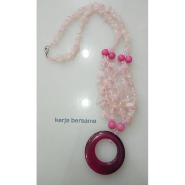 Kalung batu kerikil liontin bulat bolong