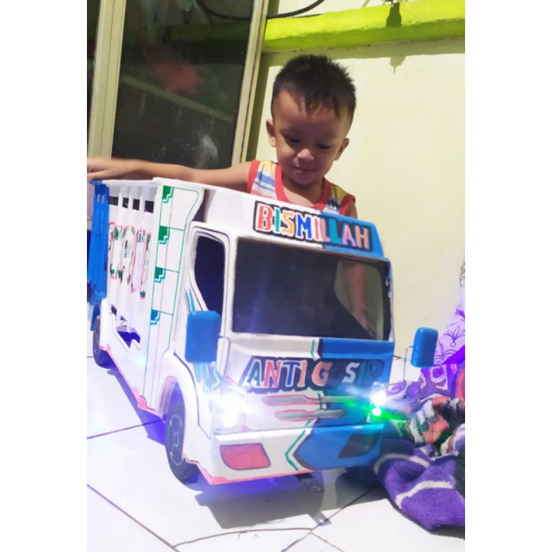 miniatur truk Anti gosip oleng