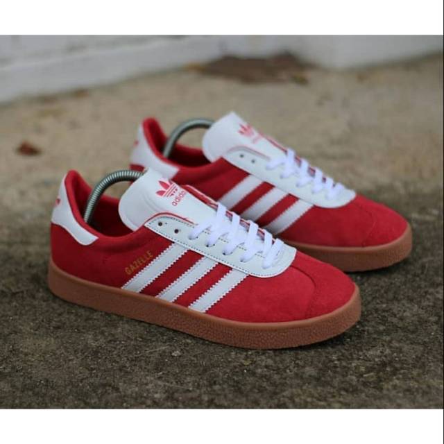 red white gazelle