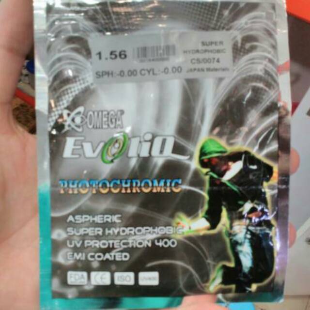 Lensa PhotoCromic EVOLIQ 2x lebih gelap