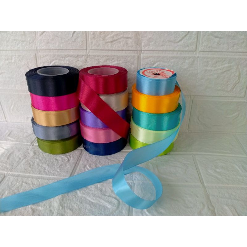 

[-+20 METER/ROLL] PITA SATIN 2,5 CM UNTUK BUKET PREMIUM / PITA SATIN KADO HAMPERS DAN KERAJINAN MURAH