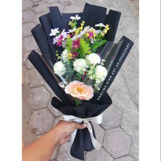 Buket bunga plastik cantik bagus cocok buat kado wisuda Buket bunga plastik cantik bagus cocok buat kado wisuda