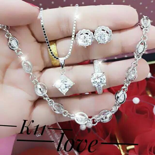 Perhiasan set emas putih