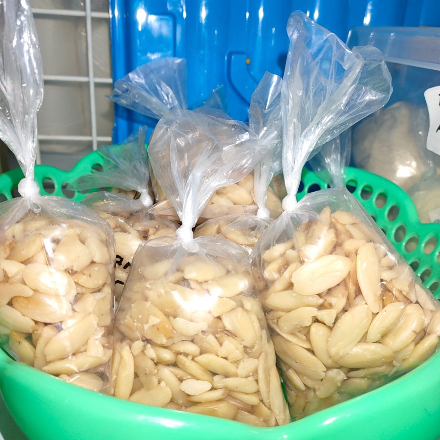 

Kacang Kenari Walnut Mentah Repack 100gr