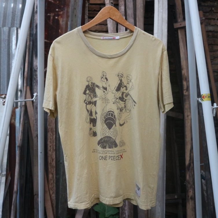 KAOS UNIQLO X ONE PIECE SECOND
