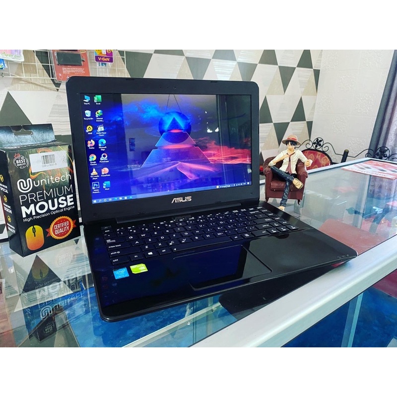 Laptop Asus Intel Cor i5 Nvdia SSD Mulus