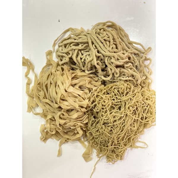 

Bakmi mentah 1KG (10 porsi)