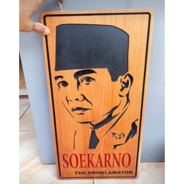 Ukiran kayu Ir Soekarno| ukiran dengan mesin cnc bahan kayu mahoni