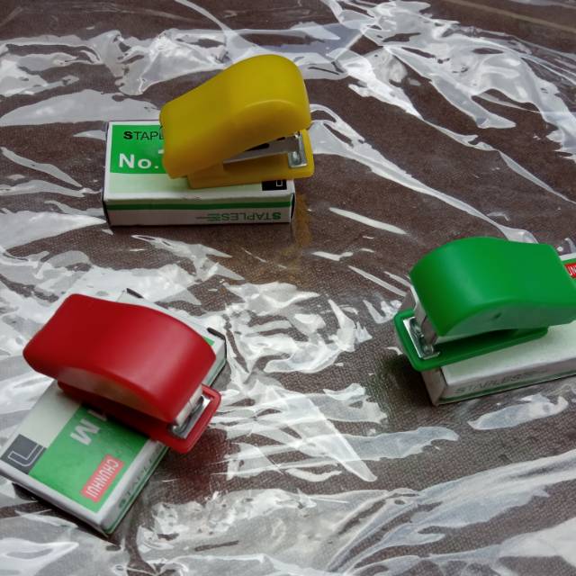 

Staples mini imut