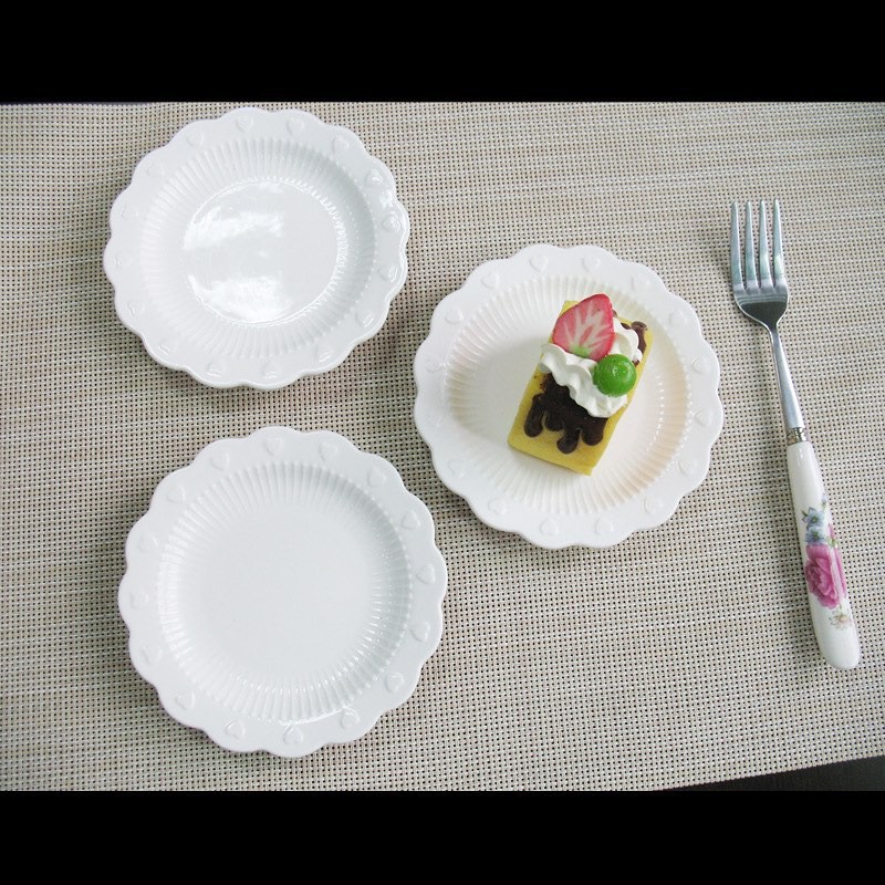 PIRING KERAMIK PUTIH IMPOR STYLE EROPA MOTIF RENDA LOVE/PIRING SAJI KERAMIK PUTIH