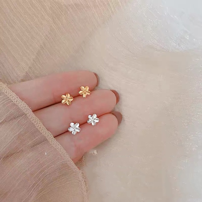 1 Pasang Anting Stud Desain Bunga Mawar Bahan S925 Silver Anti Alergi Untuk Wanita