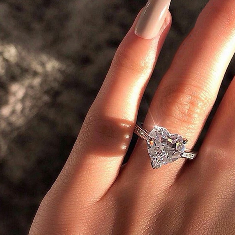 Cincin Full Berlian Zircon Inlaid Bentuk Hati Bahan Metal Untuk Wanita