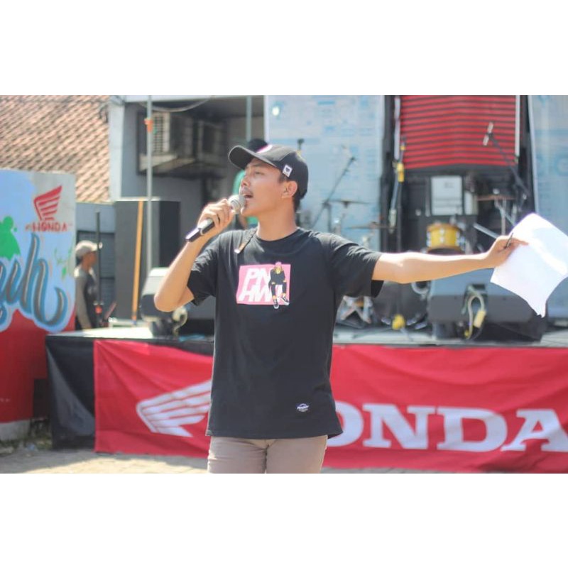 Jasa Master of Ceremony (MC) - Pemandu acara Informal. MC Wedding, MC Hiburan dan sebagainya