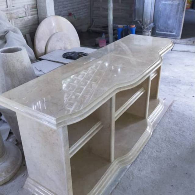 Meja TV bahan onyx khas Tulungagung