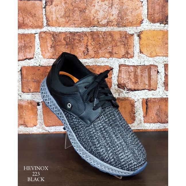 Sepatu pria casual, sepatu santai/sport, bahan kain merk HEVINOX
