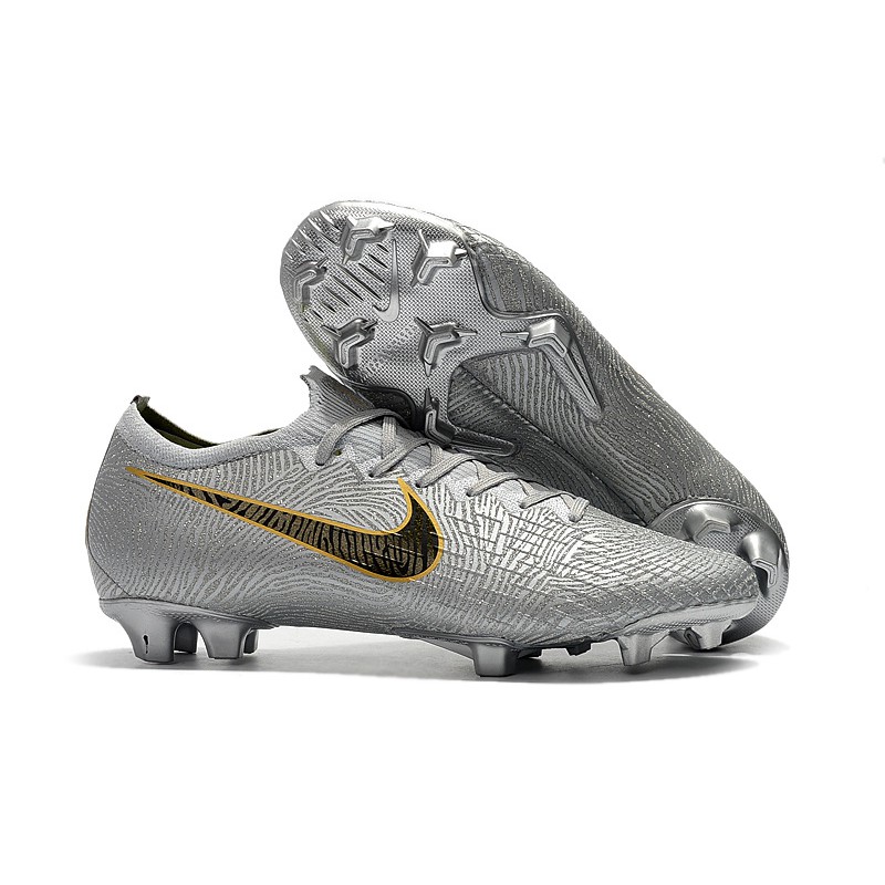 cr7 spike shoes