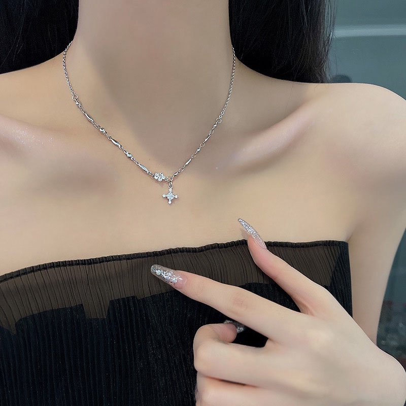 Kalung Choker Dengan Liontin Bunga Bahan Zirkon Untuk Wanita