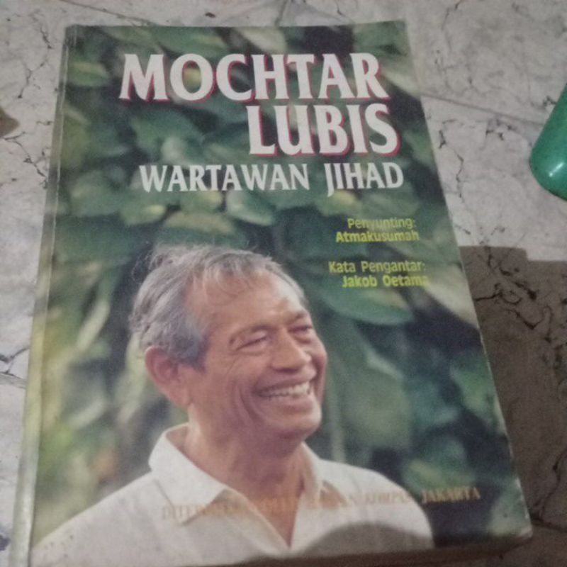 Buku Wartawan jihad Mochtar lubis
