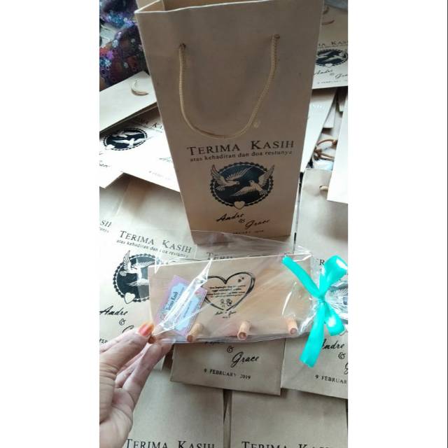 

Souvenir pernikahan tempat kunci paperbag(10x20cm)