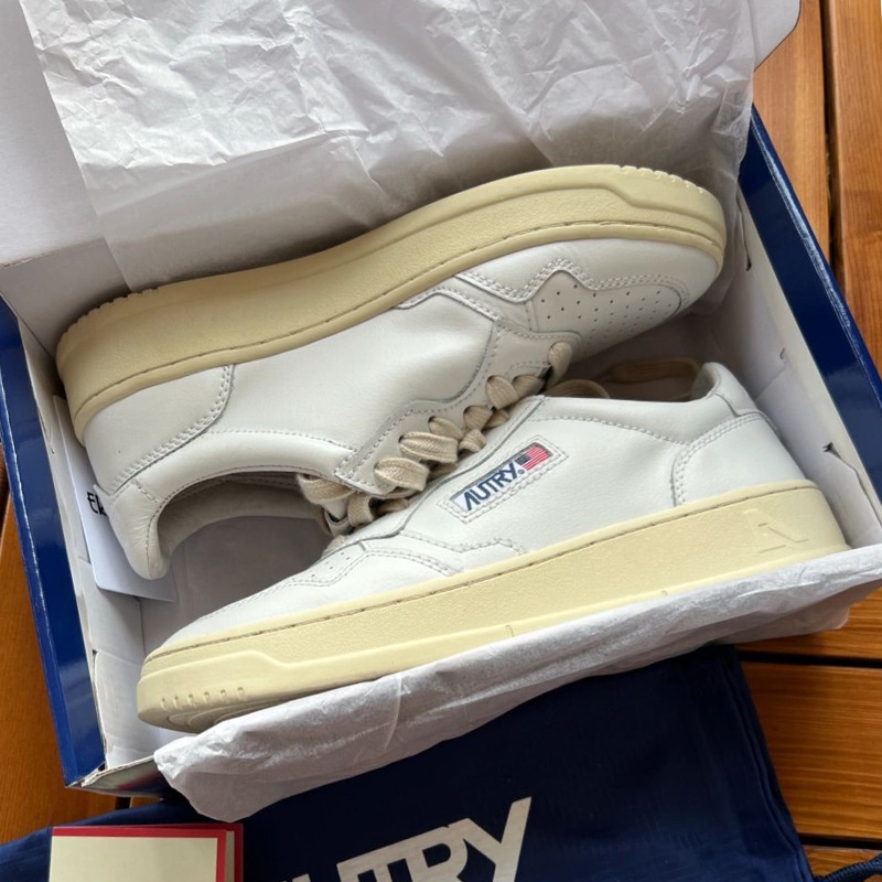 Sepatu Autry ~ Sepatu Jahitan Putih Ekor Papan Kasual Sepatu Retro Round Toe RendaUp Side Dekorasi N