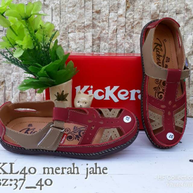 Sepatu sandal Kickers