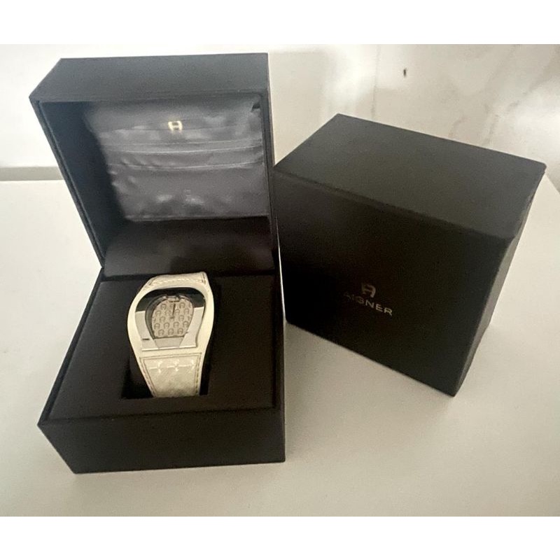 SOLD ,,,,Aigner preloved authentic pl second bekas