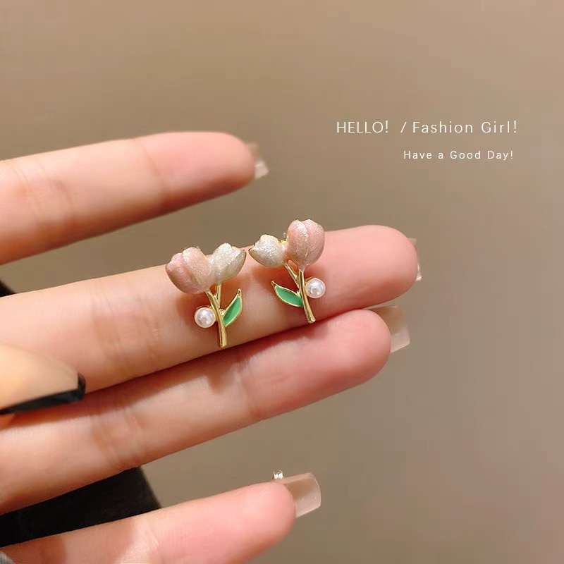 YEEZII Anting Stud Bentuk Tulip Aksen Mutiara Bahan Metal Untuk Wanita