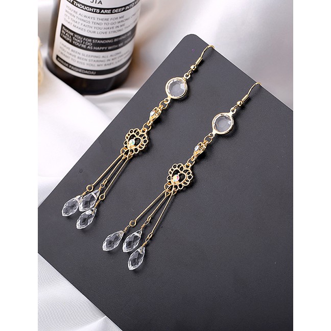 LRC Anting Gantung Fashion Gold Crystal Diamond Heart Shaped Acrylic Tassel Earrings F94057