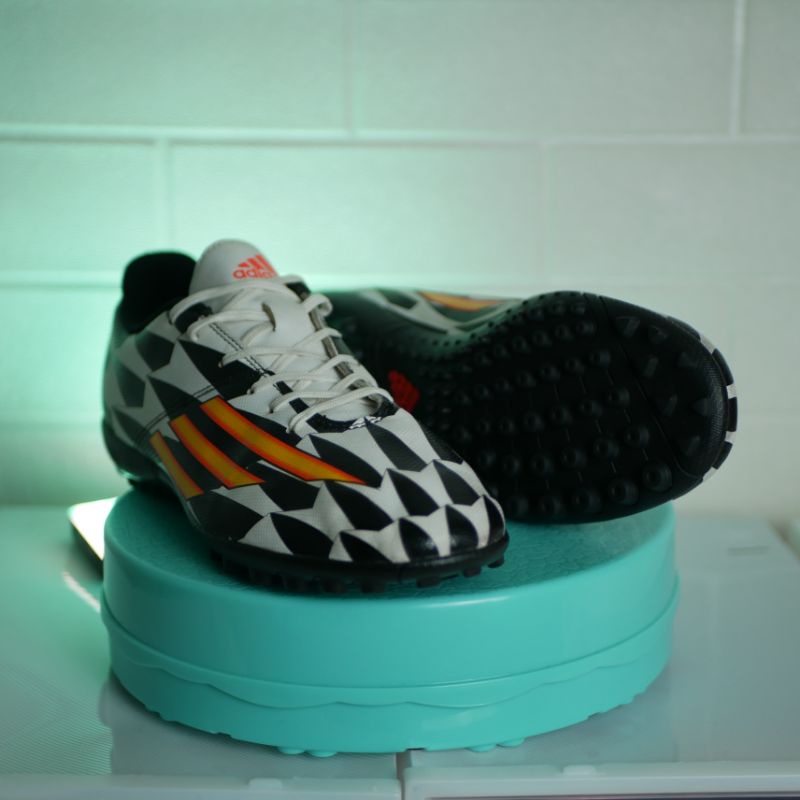 SEPATU FUTSAL/BOLA ADIDAS ORIGINAL M20123 F5 TF