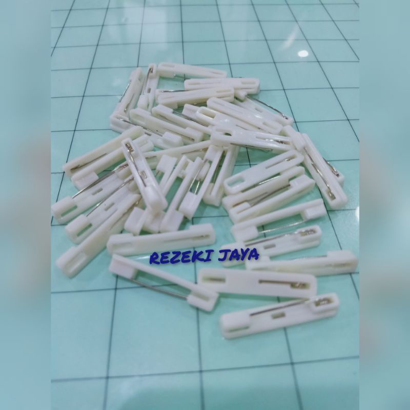 

JARUM PENITI NAME TAG PENITI PLASTIK 3.5cm