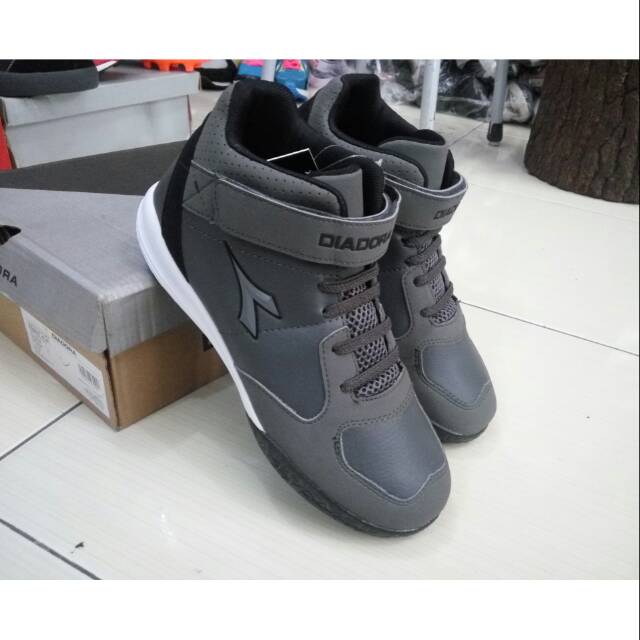 Sepatu diadora anak original