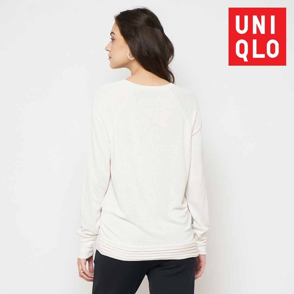 Uniqlo Knit Sweater Women White Sweatshirt Rajut Halus Original