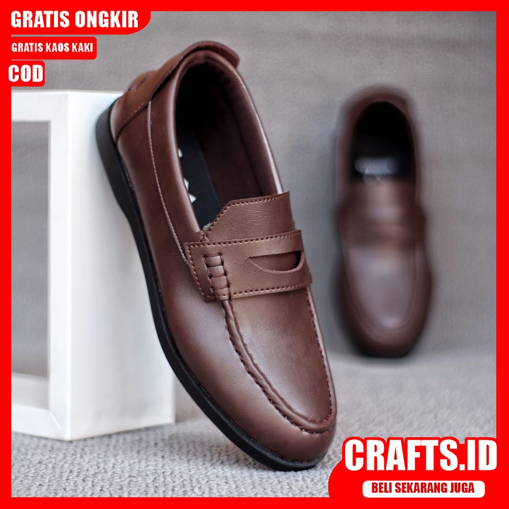 CRAFTS X PECCO Sepatu Slip On Pria Sepatu Pria Casual Kulit Syntetik Sepatu Kasual Pria Pantofel Kerja Kuliah Semi Formal Original Kekinian Murah Terlaris