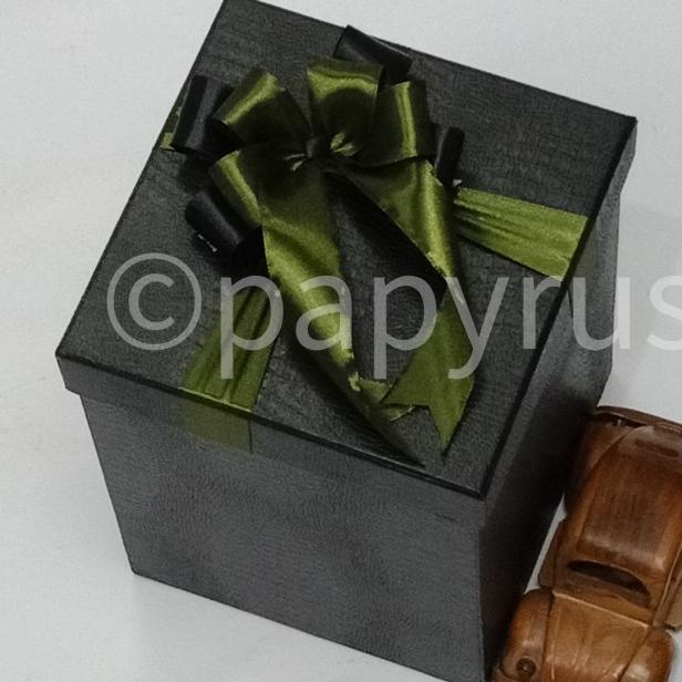 

PAPYRUS 15X15 TINGGI 20CM KOTAK KADO GIFT BOX HADIAH KOTA KADO