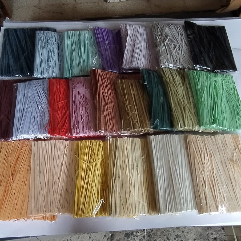 

( 250 gr) NEW COLOUR !! Kertas Cacah / Serut / Shredded Paper / Isi Hamper / Gift Box