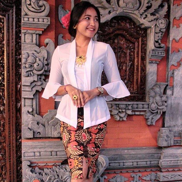 Set kondangan outfit kebaya rok batik