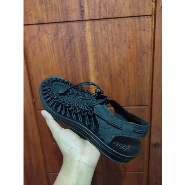 Sandal Mirip Keen