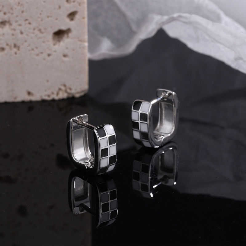 Anting Tusuk Sterling Silver 925 Simple Motif Kotak-Kotak Hitam Putih Untuk Wanita